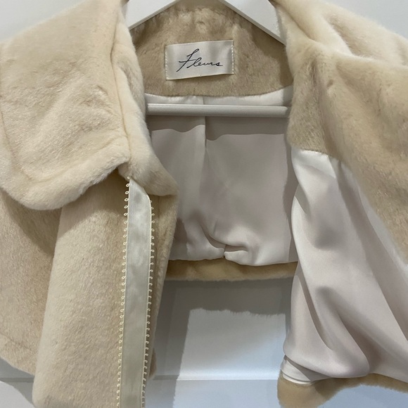 Lady cape jacket new (never worn) - Picture 3 of 3